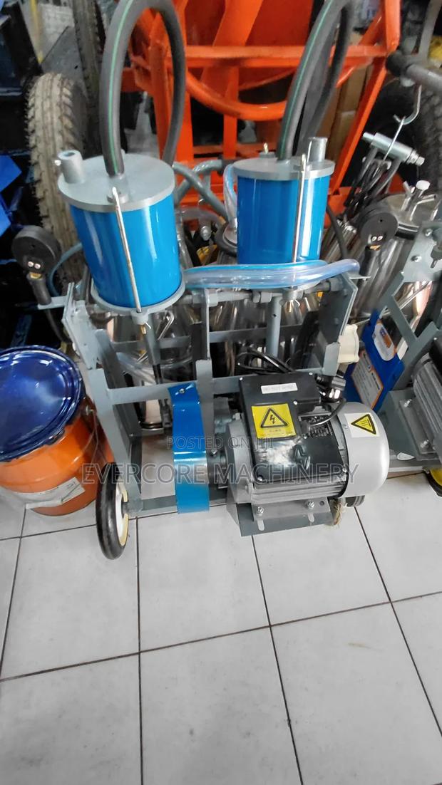 Double Cow Milking Machine With 2 Stainless Steel Buckets. - thumbnail 3