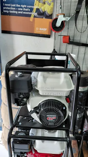 Honda Concrete Vibrator Machine With 45mm Poker Shaft.