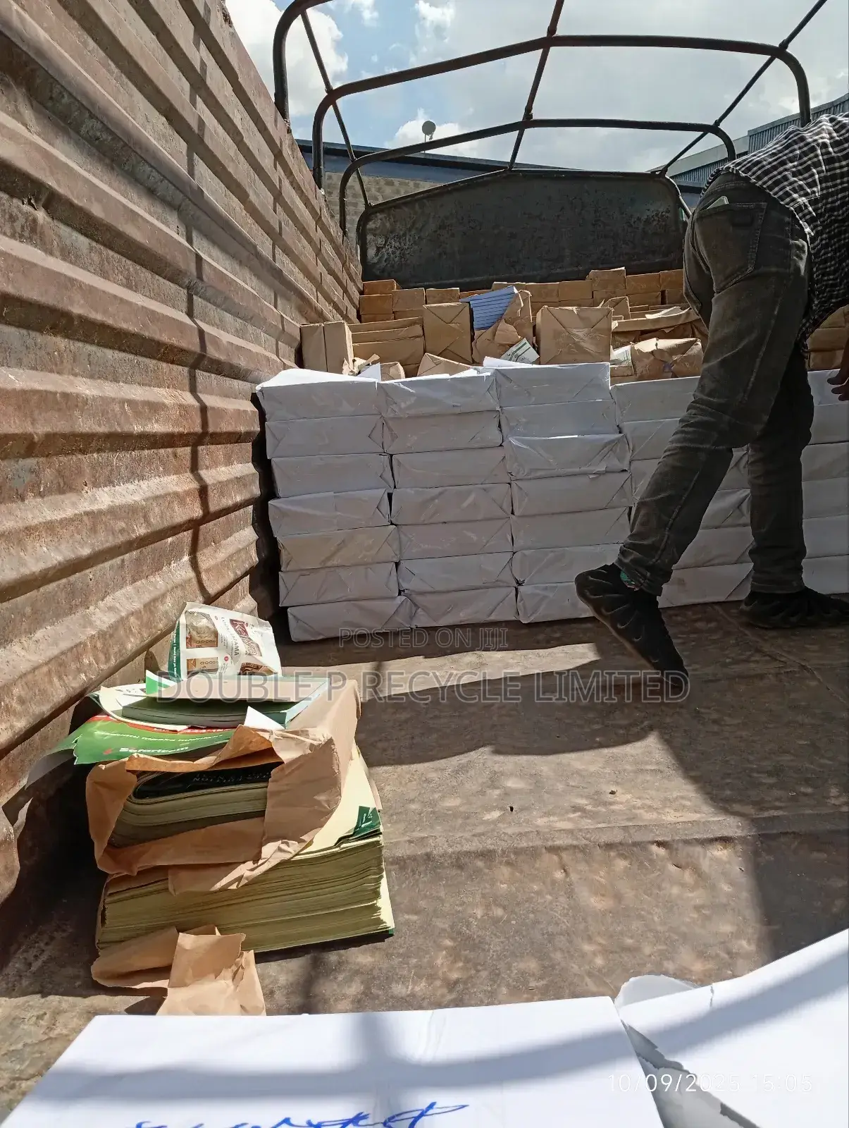We Buy Waste Paper at 10-25 Per Kg
