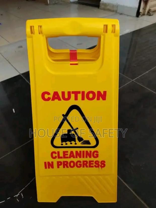 Wet Floor Yellow Board - thumbnail 3