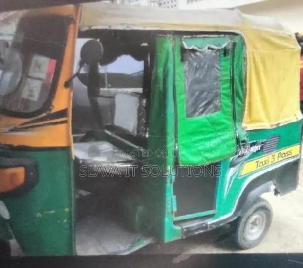 Piaggio 2021 Green - main view