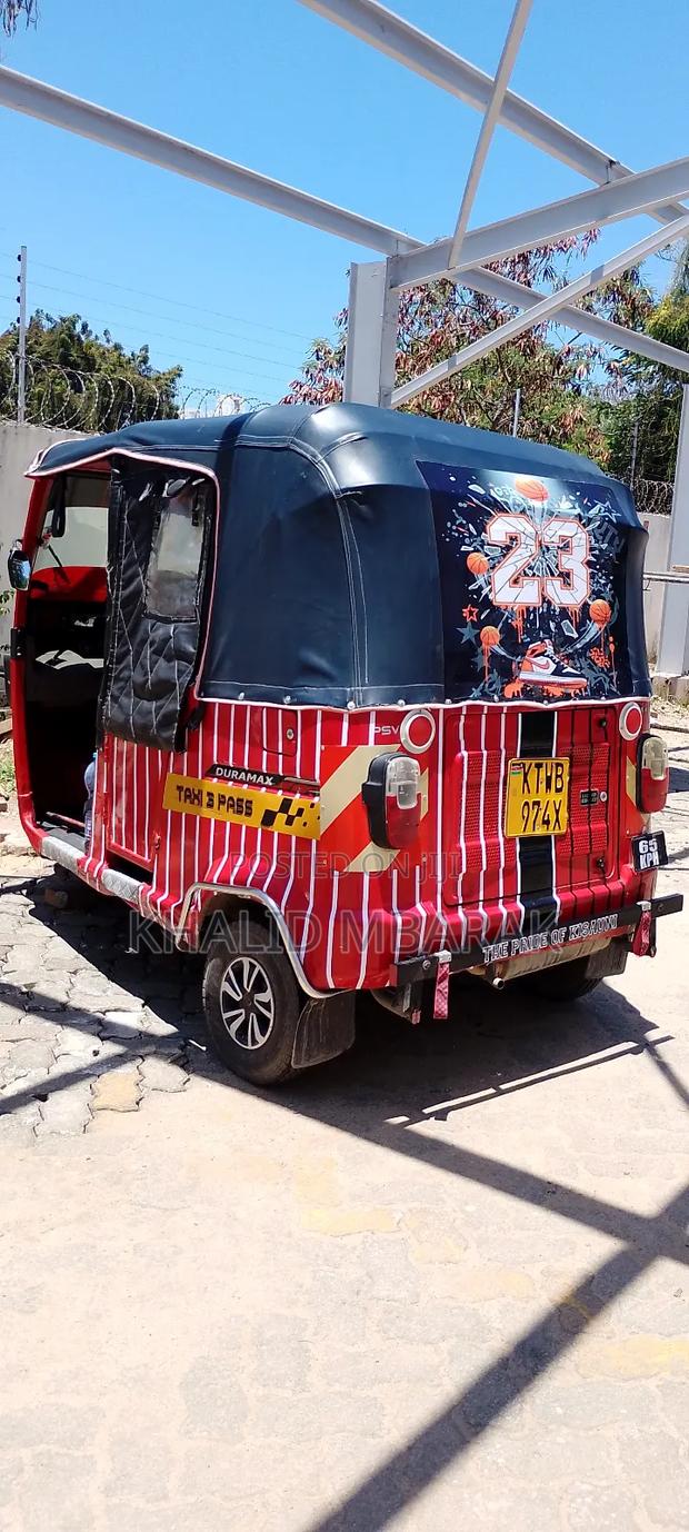 TVS King Cargo 2021 Red - main view