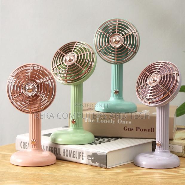 Small Retro Handheld Desktop Rotatable Fan