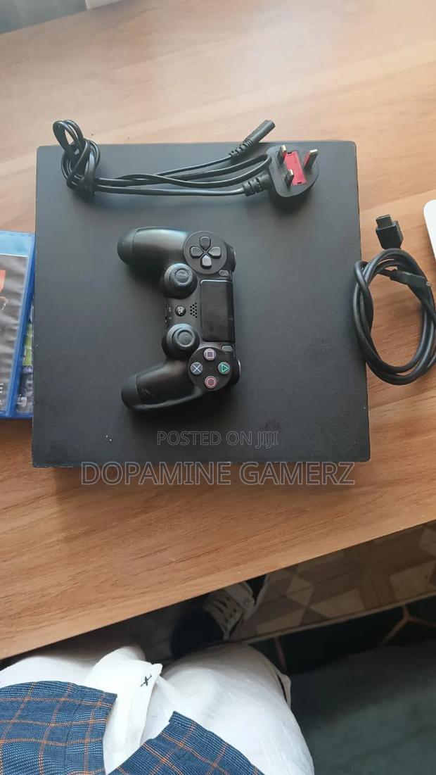 Playstation 4 Pro - thumbnail 3