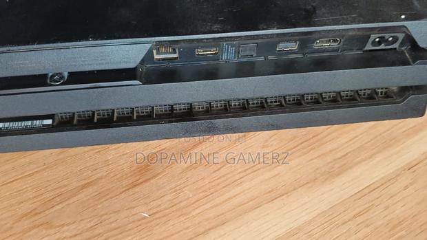 Playstation 4 Pro - thumbnail 4