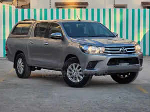Toyota Hilux Revo Double Cab Deisel 2.4 AWD 2017 Gray