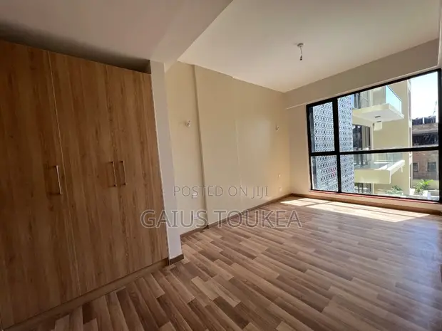 3bdrm Apartment in 5Th Parklands Avenue for rent