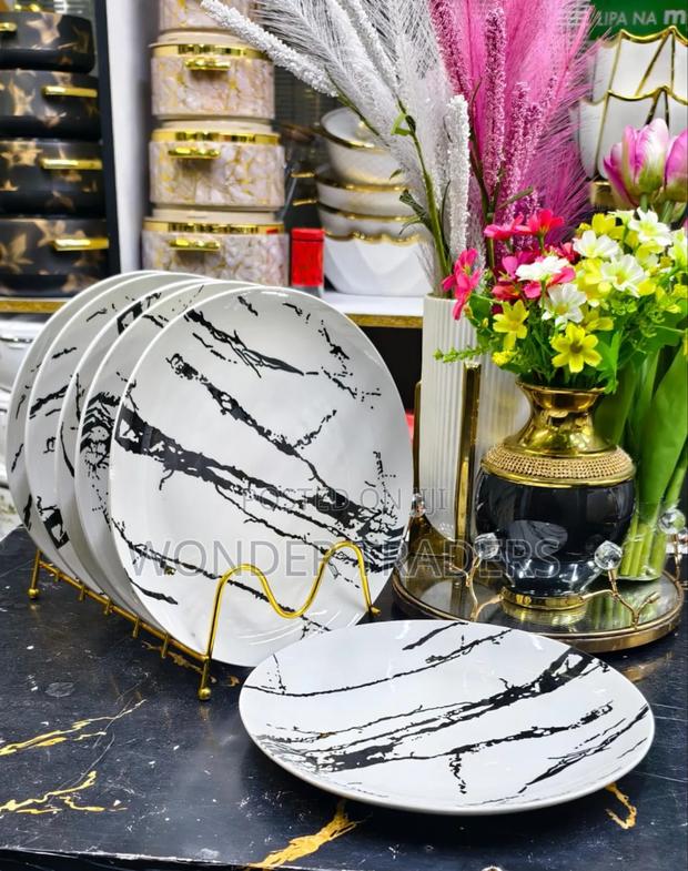 White Marble
Dinner Plates 
Dinner Set