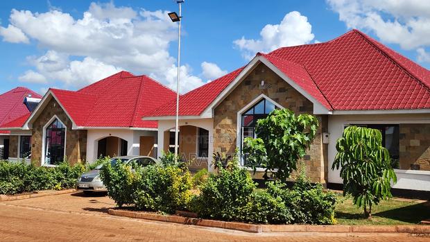 3bdrm Bungalow in Batian Estate, Kenyatta Road / Theta for rent - main view