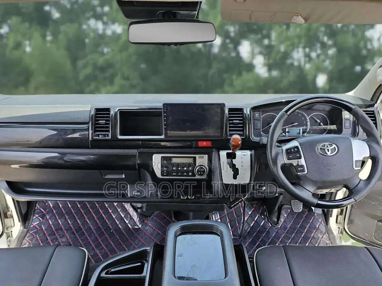 Toyota HiAce 2018 White