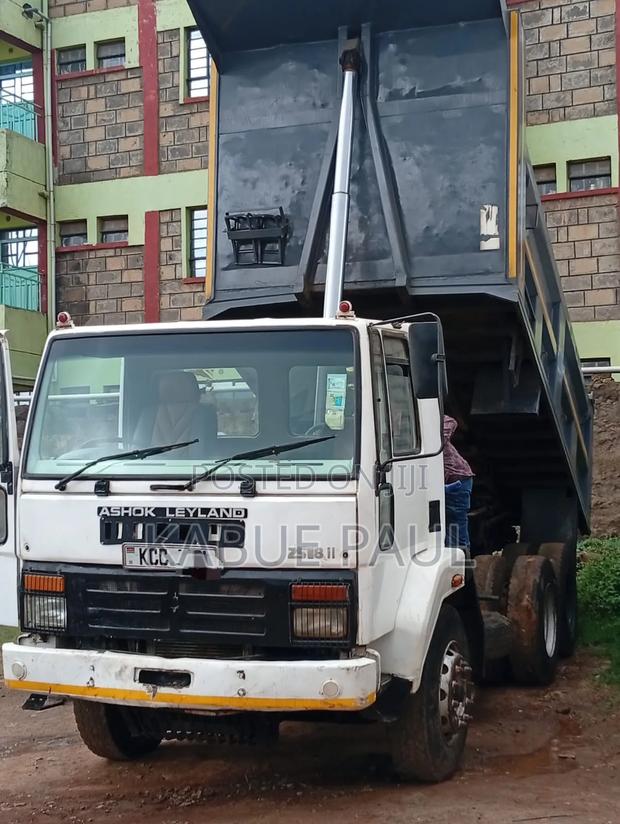 Ashok Leyland Tipper - main view