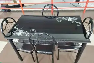 Comfortable and Durable 4 Sitters Dinning Table