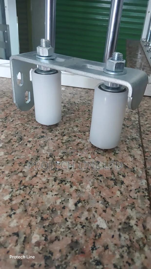 Gate Roller Guide With L Bracket - main view