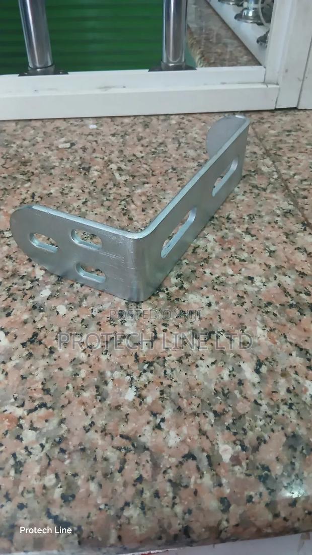 Adjustable Bracket for Sliding Gate Guide Rollers - thumbnail 2