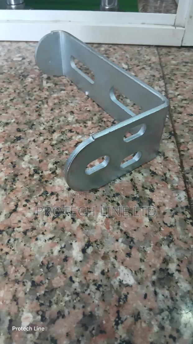 Adjustable Bracket for Sliding Gate Guide Rollers - thumbnail 3