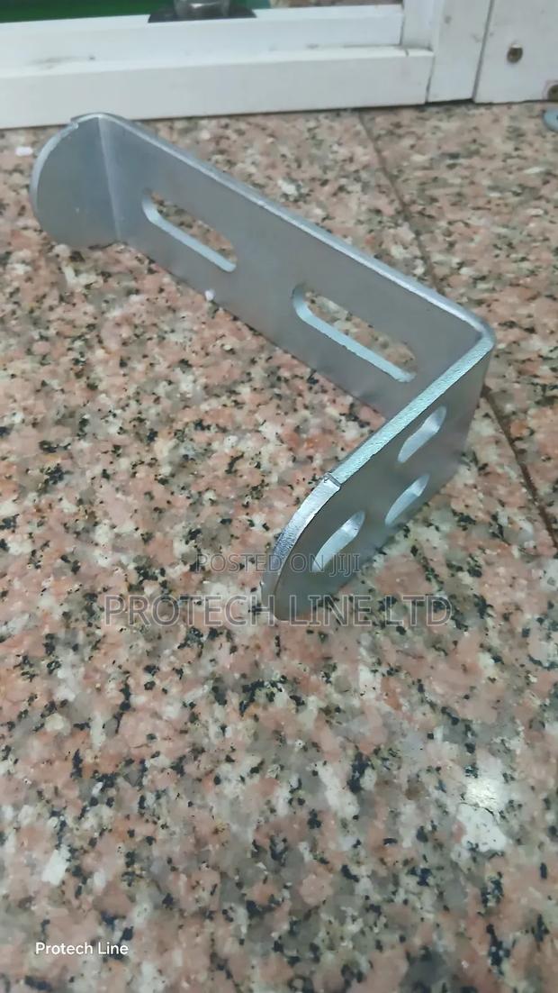 Adjustable Bracket for Sliding Gate Guide Rollers - main view