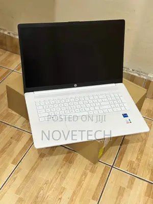 New Laptop HP 17-3000 8GB Intel Core I7 SSD 512GB