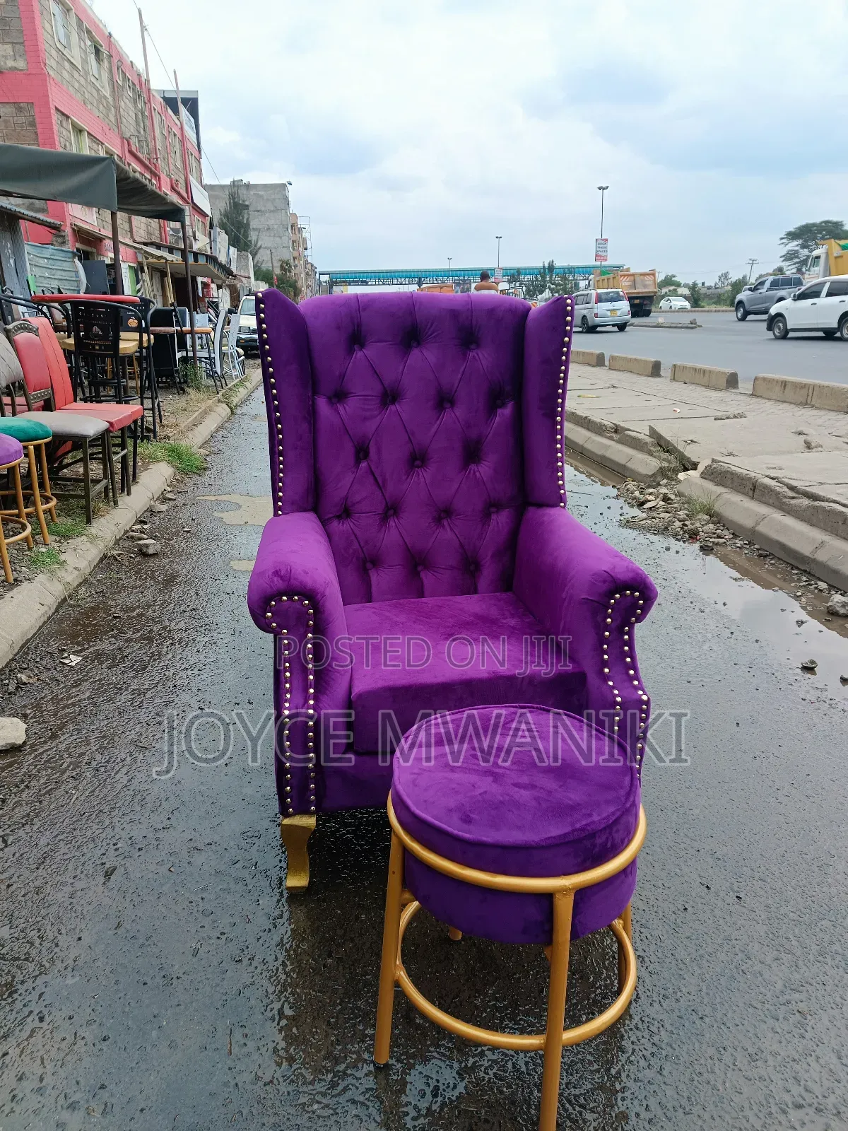 Pedicure Seat and a Metallic Pouf, Purple 