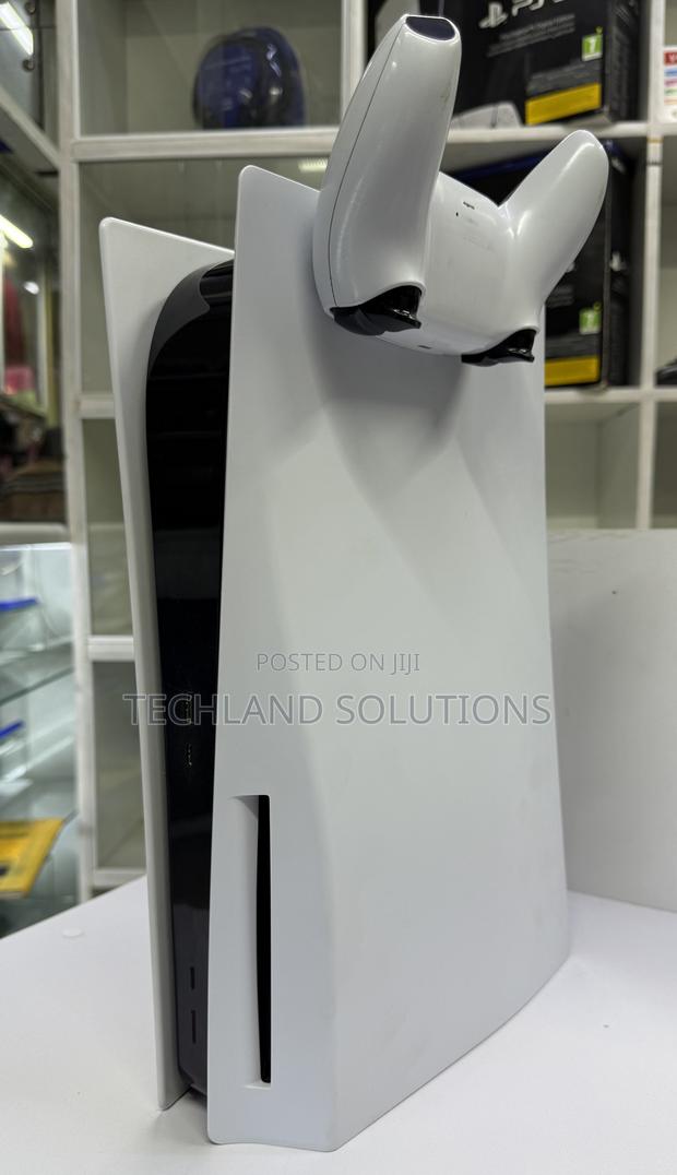 Ocertified Pre-Owned Original Playstation 5 Standard Console - thumbnail 4