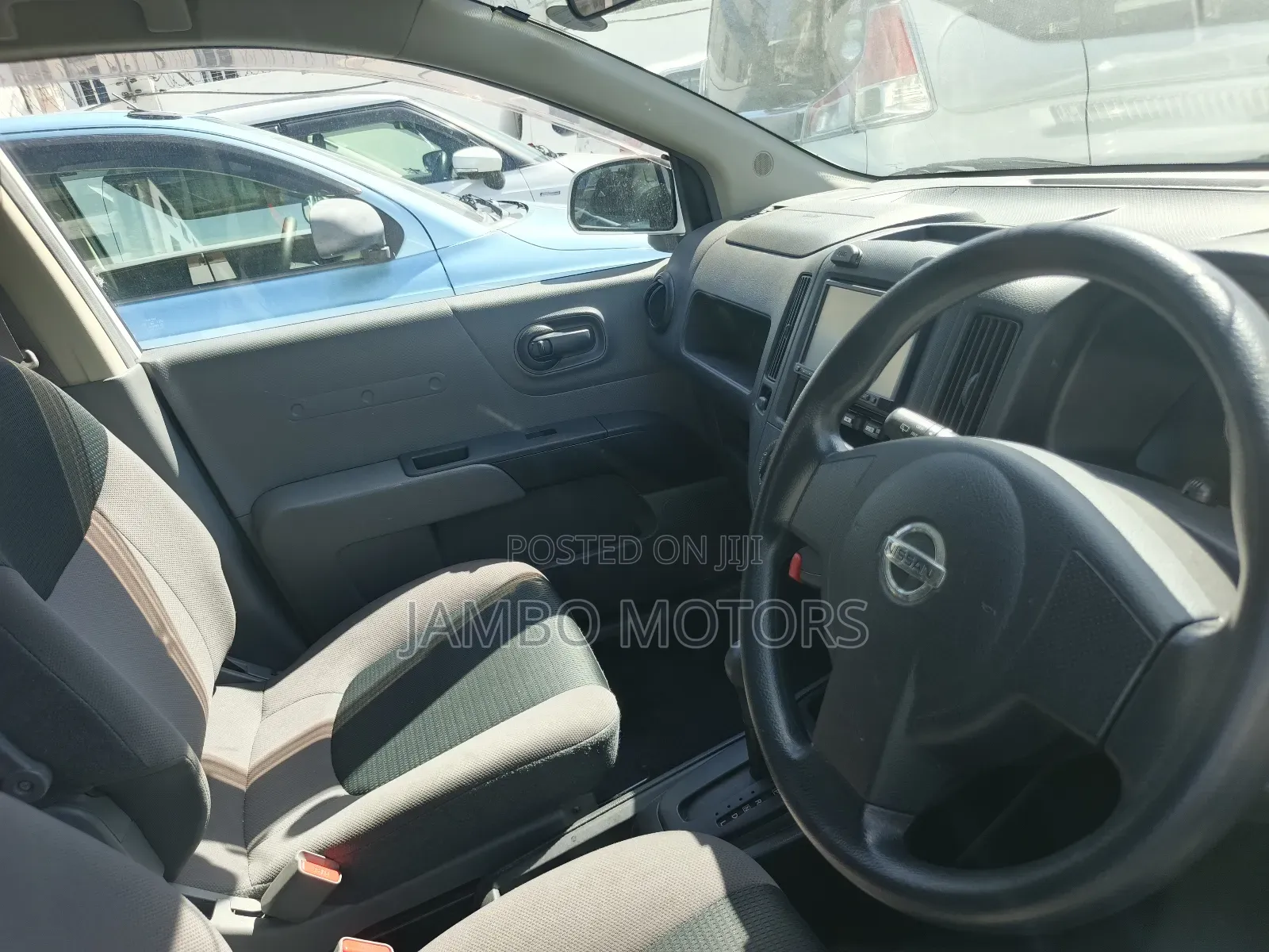 Nissan Advan 2019