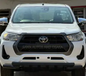 Toyota Hilux 2021 White