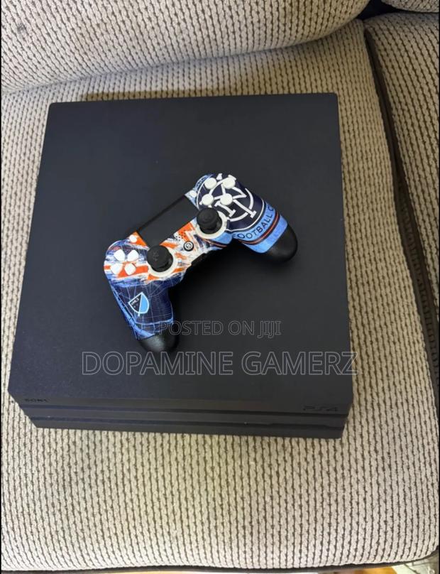 Playstation 4 Pro - thumbnail 4