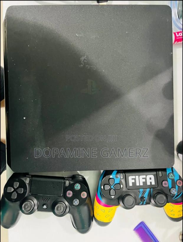 Playstation 4 Slim - thumbnail 3