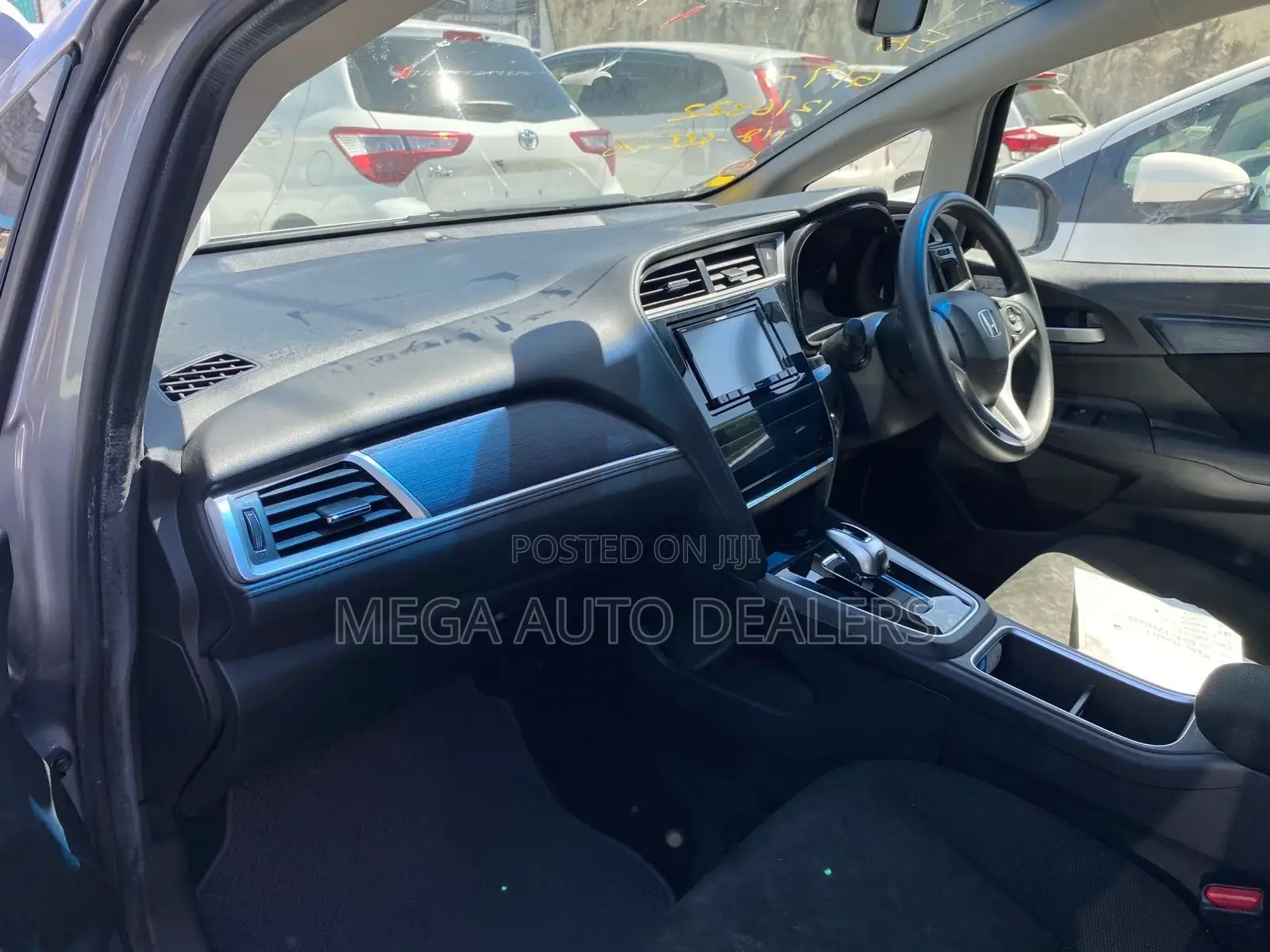 Honda Fit Shuttle 2018 Silver