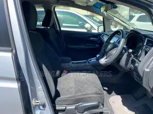Honda Fit Shuttle 2018 Silver