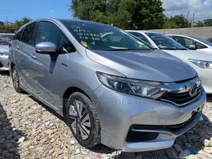 Honda Fit Shuttle 2018 Silver