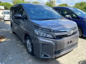 Toyota Voxy 2018