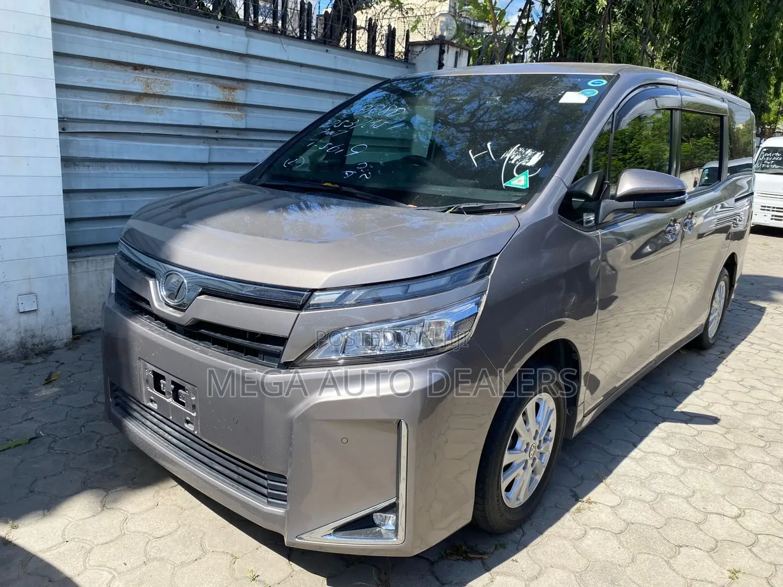 Toyota Voxy 2018