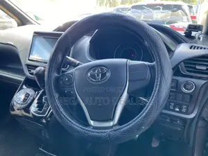 Toyota Voxy 2018