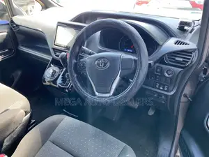 Toyota Voxy 2018