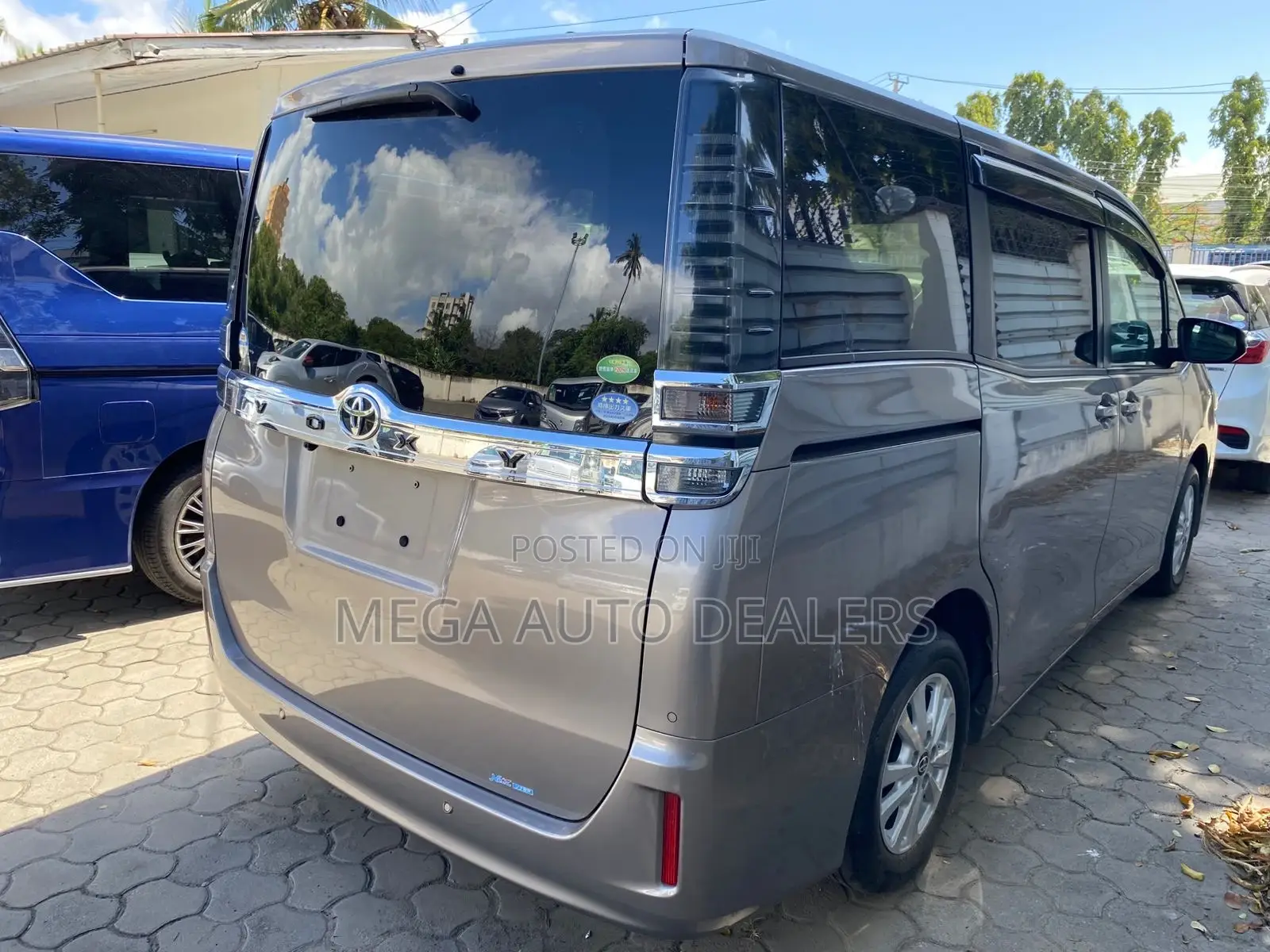 Toyota Voxy 2018
