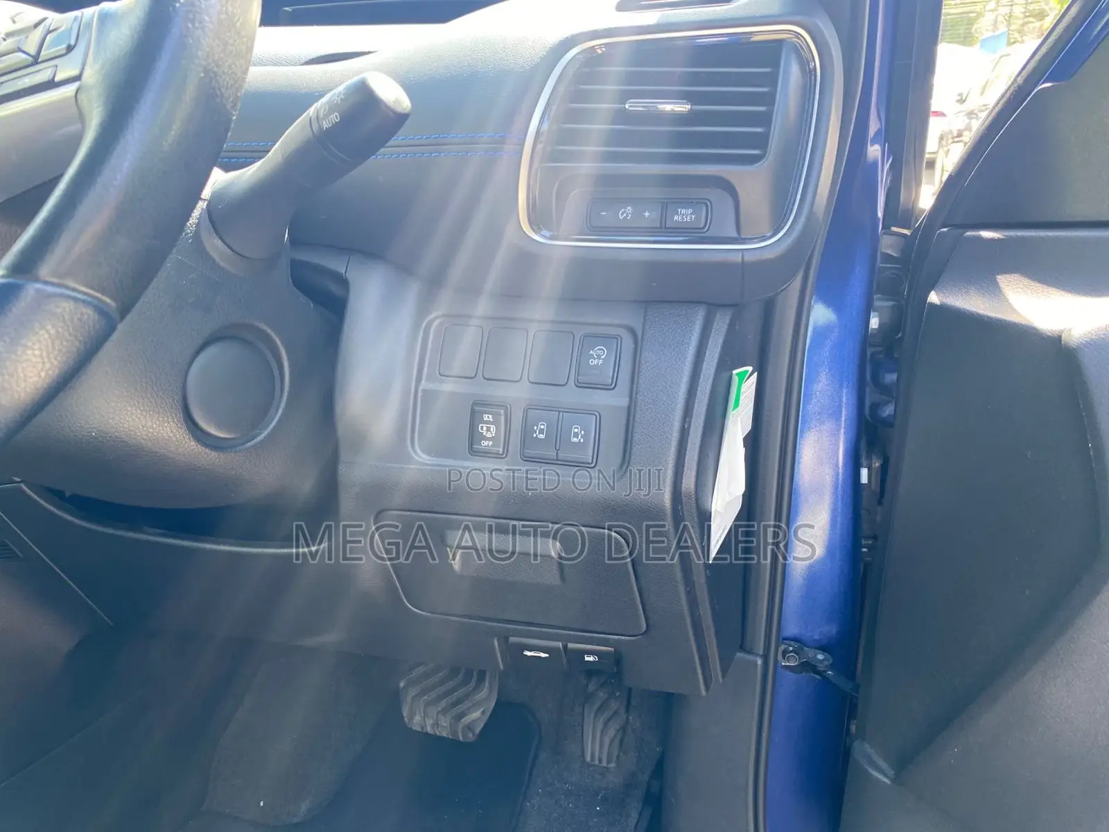Nissan Serena 2018 Blue