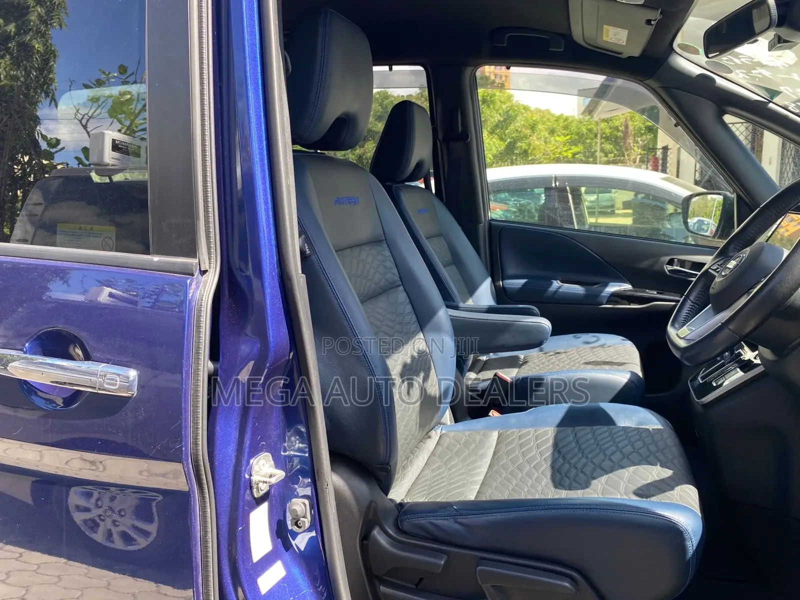 Nissan Serena 2018 Blue