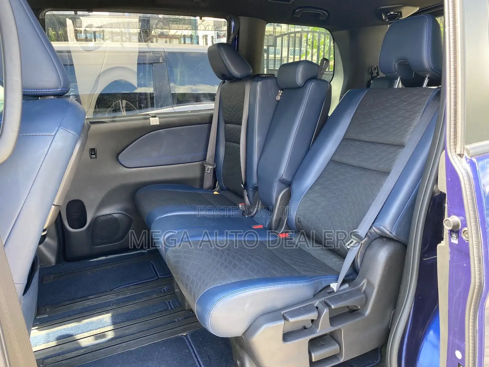 Nissan Serena 2018 Blue