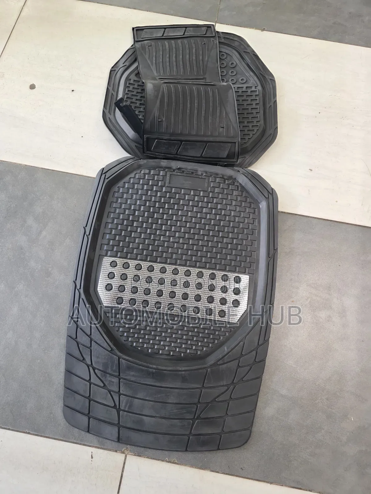 4pcs Black Car Floor Mat Set – Stylish Interior Upgrade