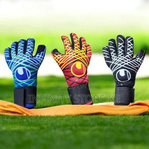Professional Goalkeeper Gloves - thumbnail 2