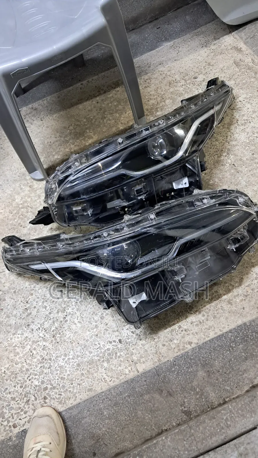 Headlight Toyota Fortuner Zenon