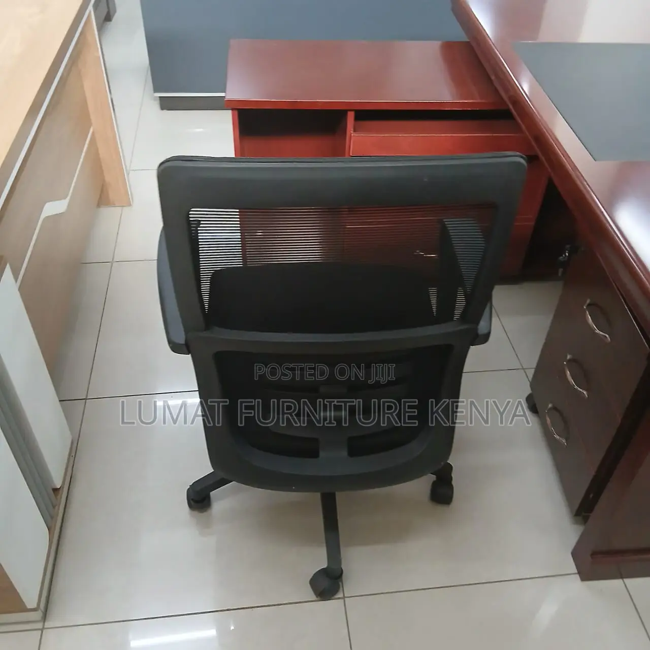 Staff Mesh Seat