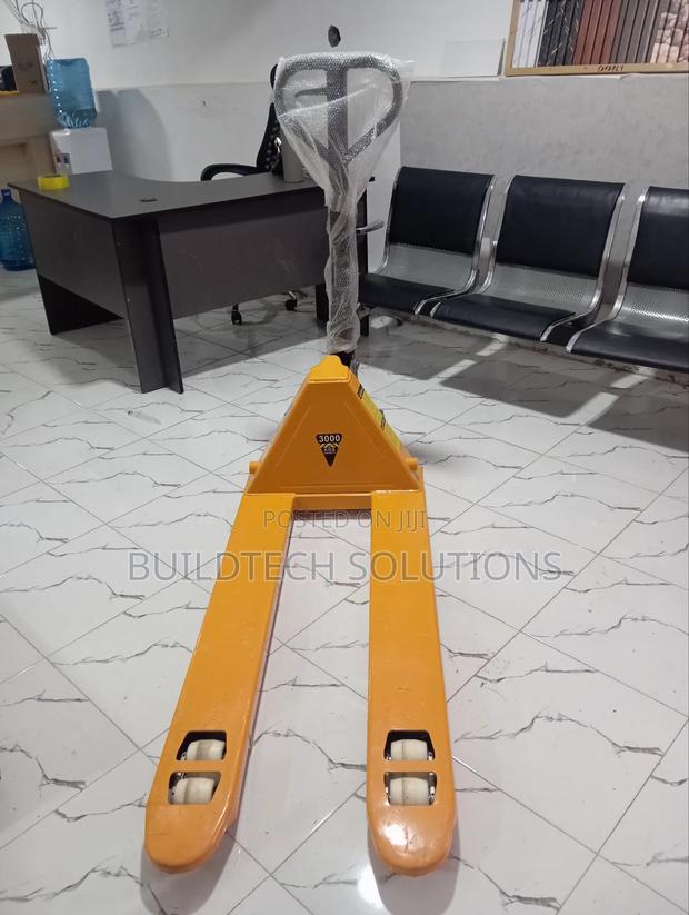 3000 Kg Hydraulic Pallet Truck - thumbnail 3