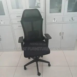 Modern Mesh Staff Chair