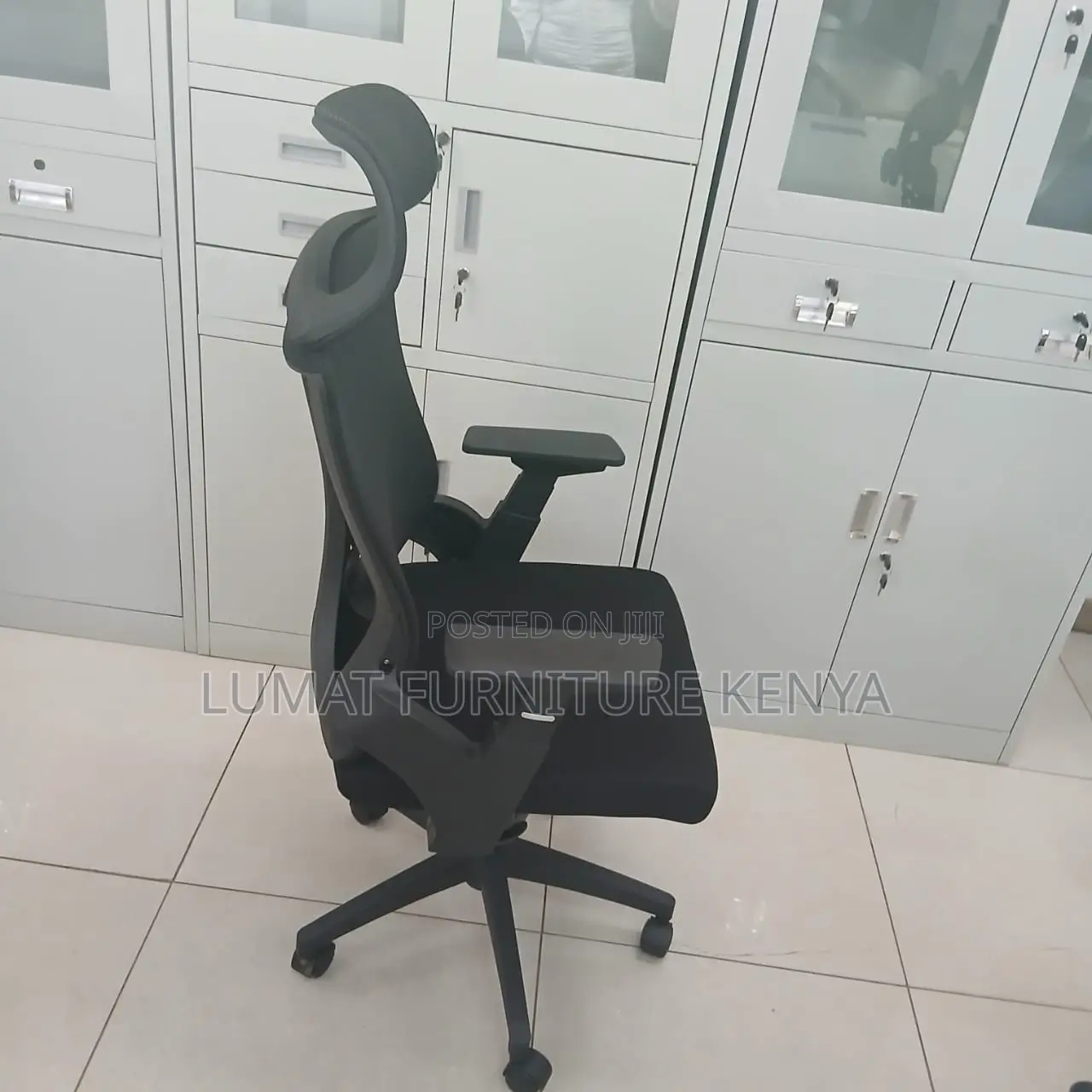 Modern Mesh Staff Chair