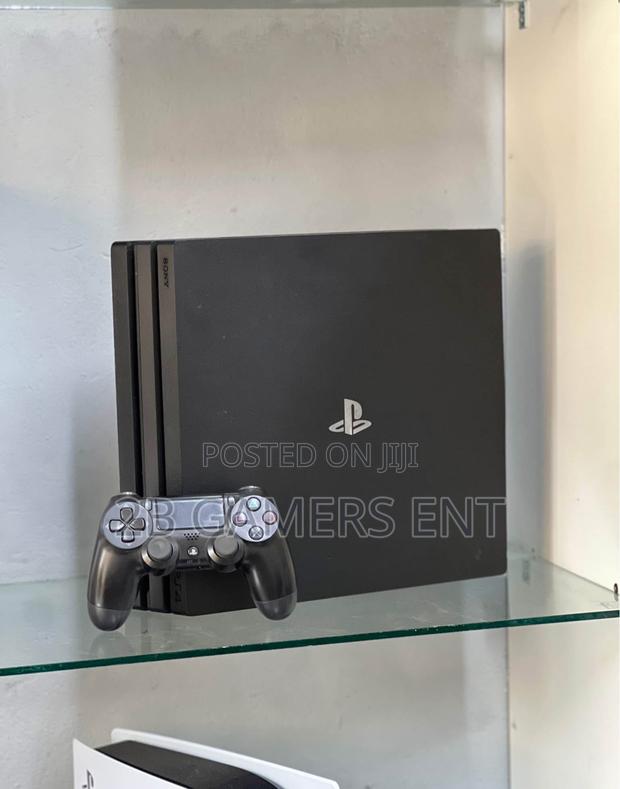 9.00 Chipped Ps4 Pro - thumbnail 2