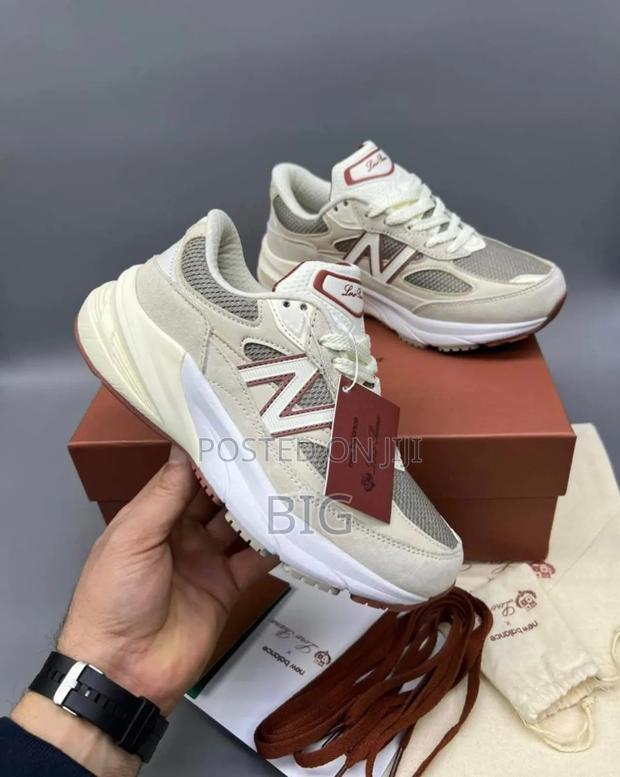 New Balance 990