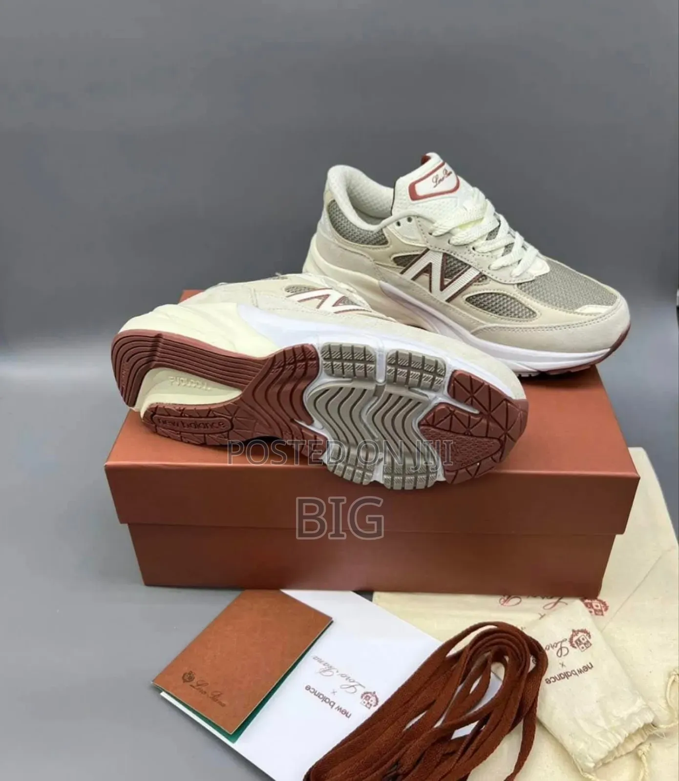New Balance 990