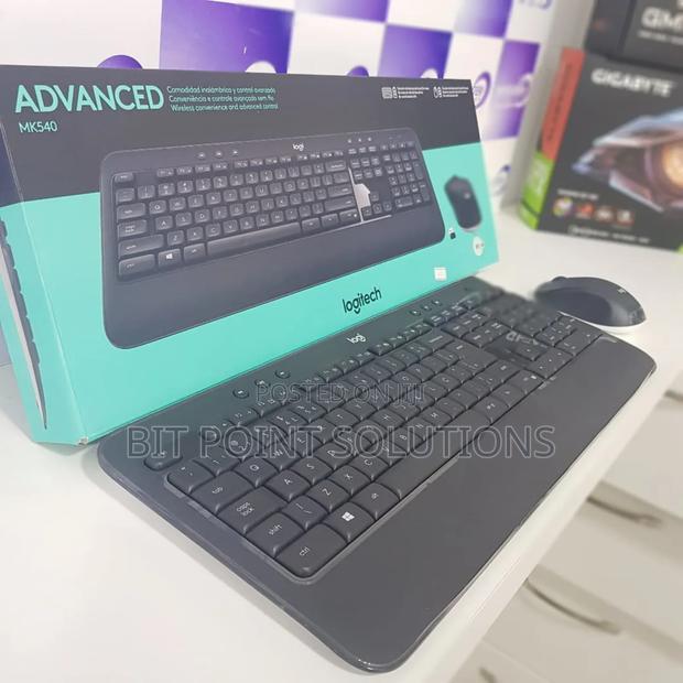 Logitech Mk540 Advanced Wireless Keyboard and Mouse Combo (Carbon)