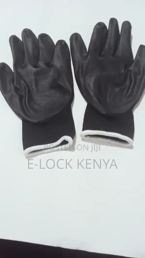 Non Slip Texture Electrical Gloves